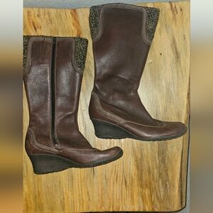Merrell Knee High Boots Brown with Fleece Size 9